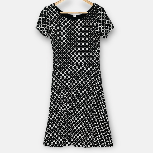 Uniqlo Fit & Flare Cap Sleeve Geometric Print Dress M Soft Cups Comfy Minimalist - Picture 1 of 8